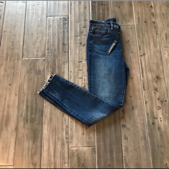 Blank NYC mid rise skinny jeans - Picture 3 of 7